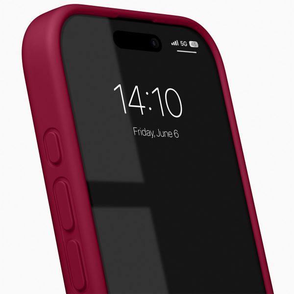 iDeal of Sweden Silicone Case iPhone 16 - Cranberry