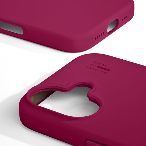 iDeal of Sweden Silicone Case iPhone 16 - Cranberry