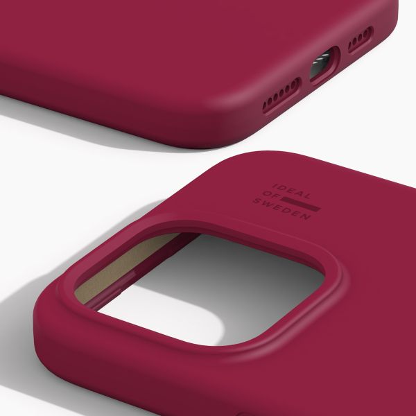 iDeal of Sweden Silicone Case iPhone 14 Pro Max - Cranberry