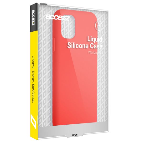 Accezz Liquid Silicone Backcover met MagSafe iPhone 15 Pro Max - Rood