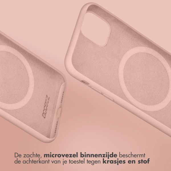 Accezz Liquid Silicone Backcover met MagSafe iPhone 15 - Roze
