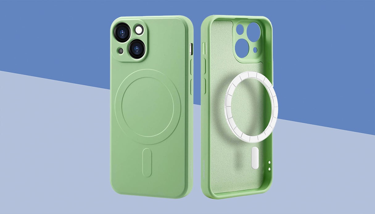Een iPhone met een groen MagSafe hoesje, de achtergrond is blauw.