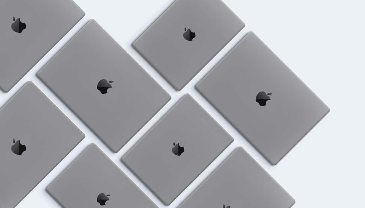 Een flatlay van verschillende MacBooks, de Apple MacBooks hebben verschillende formaten en de soort MacBook.