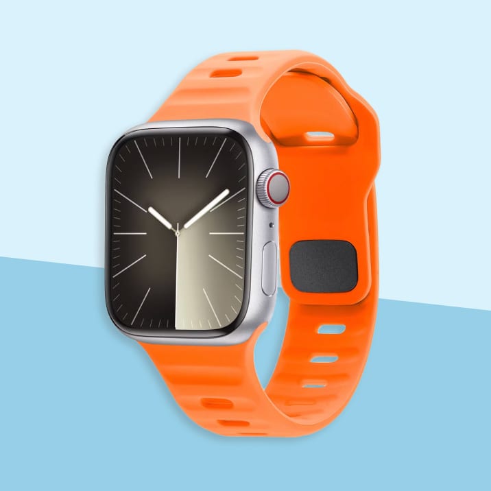 Active Sport siliconenbandje van het merk imoshion met een zilverkleurige Apple Watch.