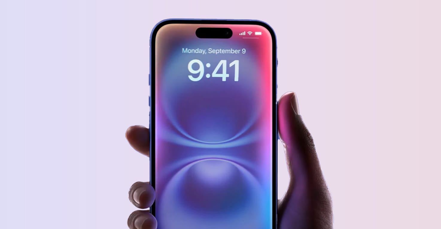 Meerdere Apple iPhones met de verschillende Apple Intelligence mogelijkheden.