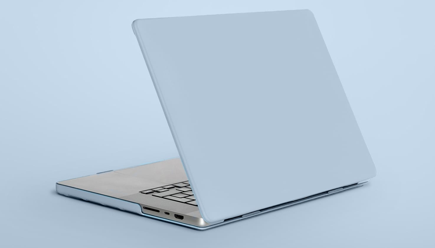 Een Apple MacBook met lichtblauwe laptop cover